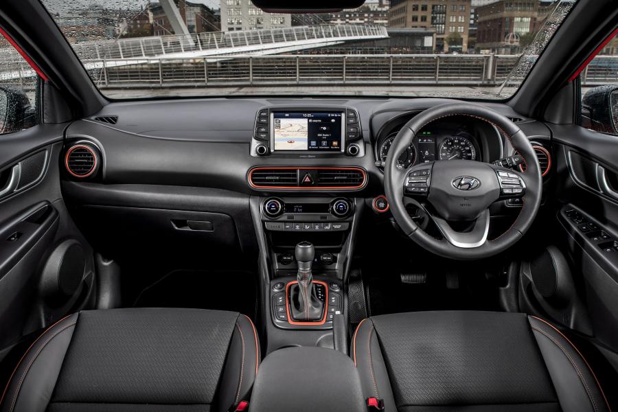 Торпедо Hyundai Kona AWD (OS) 2017 года  (UK) (фото 24 из 40)
